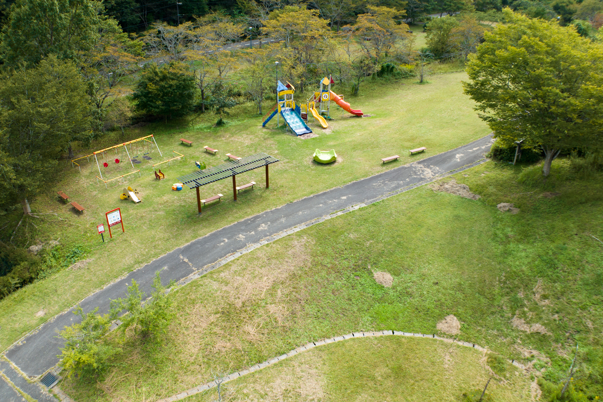 写真:ふれあい公園の遊具