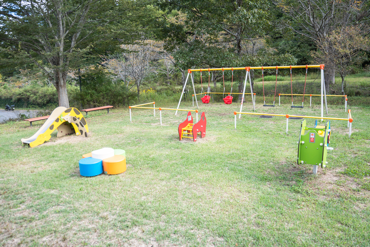 写真:ふれあい公園の遊具