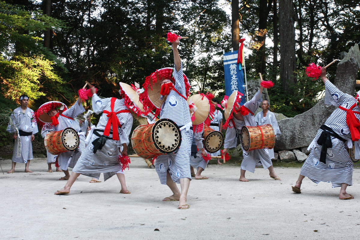 写真:鹿子原の虫送り踊りの様子