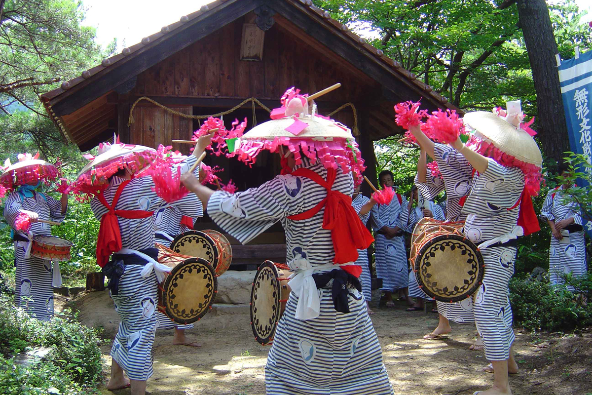 写真:鹿子原の虫送り踊りの様子