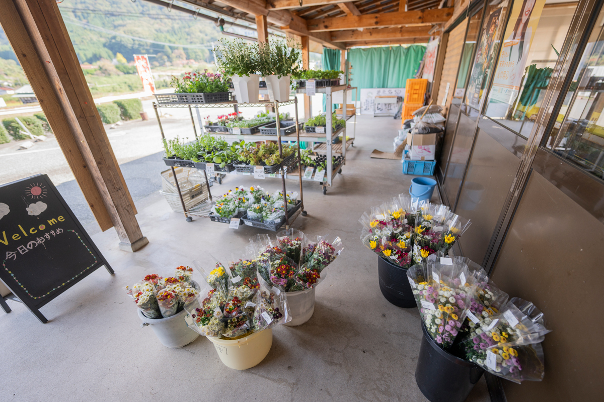 写真:ふれあい市場　雲井の里外の売り場