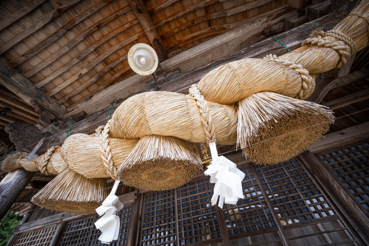 写真：中野賀茂神社しめ縄