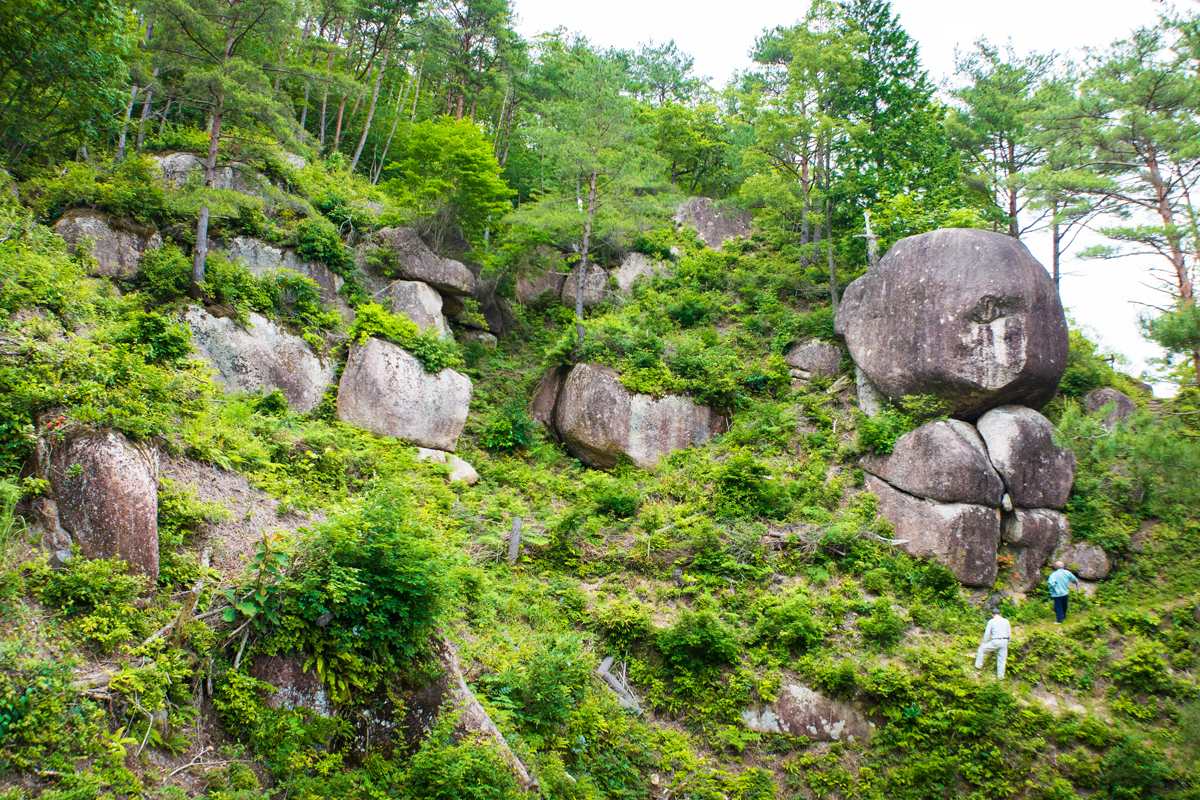 写真:志都の岩屋の巨石群